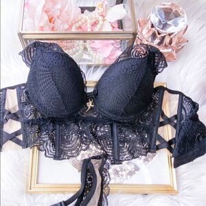 NWT Pretty Iconic Lingerie Set